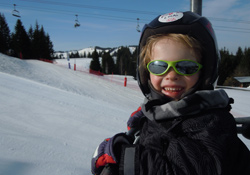 Children-skiing-in-Les-Gets